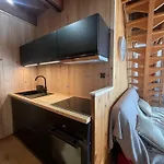 Montagnard Avec Balcon, Proche Piste Et Centre - Fr-1-814-77 *