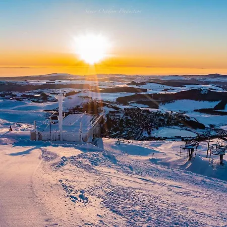 Chalet Montagnard Avec Balcon, Proche Piste Et Centre - Fr-1-814-77 *