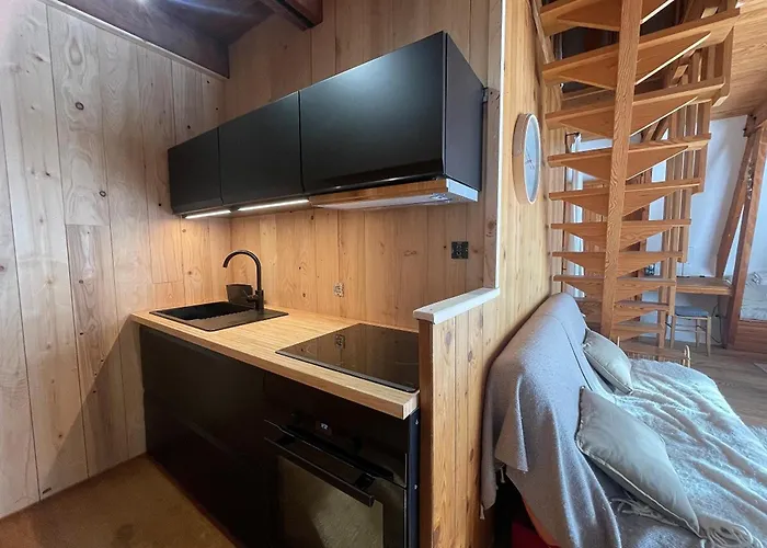 Montagnard Avec Balcon, Proche Piste Et Centre - Fr-1-814-77 *